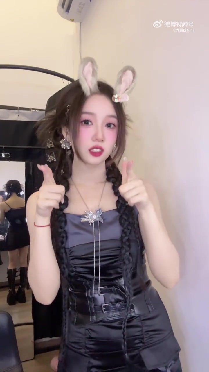 可爱捏!无畏契约主持戈曼妮更新视频:不浪费每一次的妆容