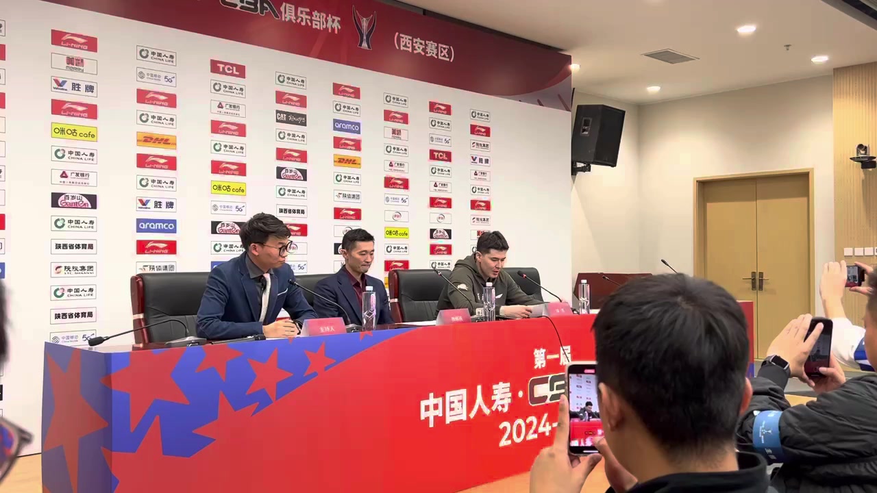 阿不都沙拉木:攻防还可以 但是没有中锋 篮板输太多了